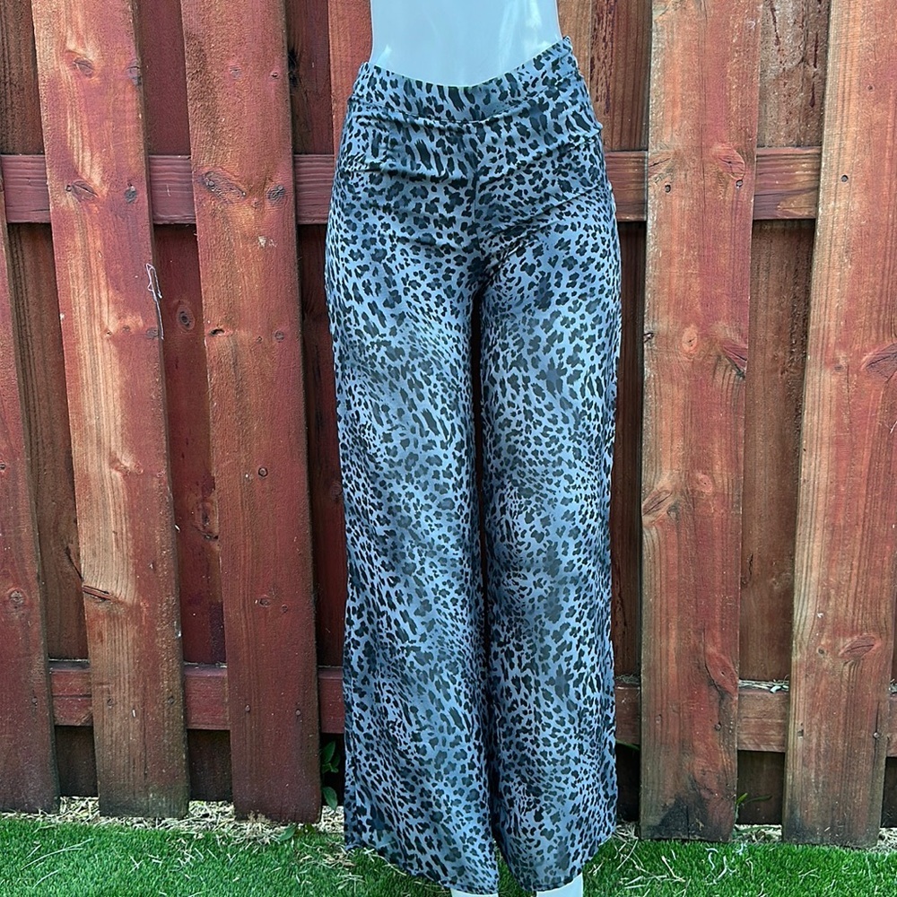 Forever 21 Black and Gray Leopard Patterned Pants Size XS